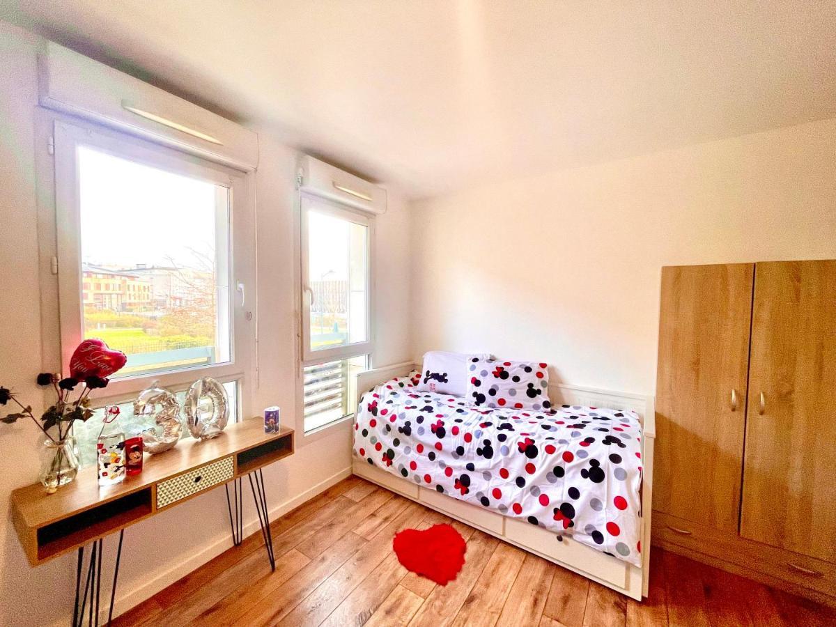 5 Min From Disneyland Cozy Retreat Apartment Montevrain Bagian luar foto