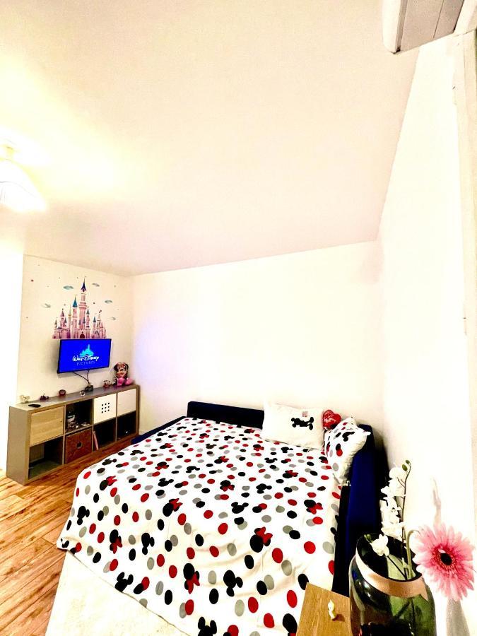 5 Min From Disneyland Cozy Retreat Apartment Montevrain Bagian luar foto