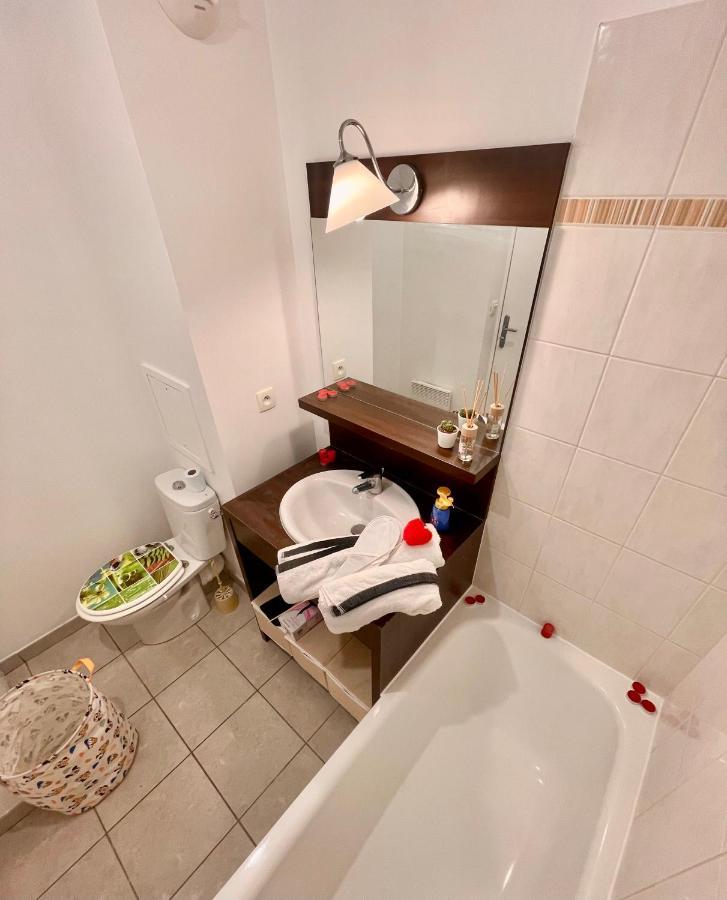 5 Min From Disneyland Cozy Retreat Apartment Montevrain Bagian luar foto